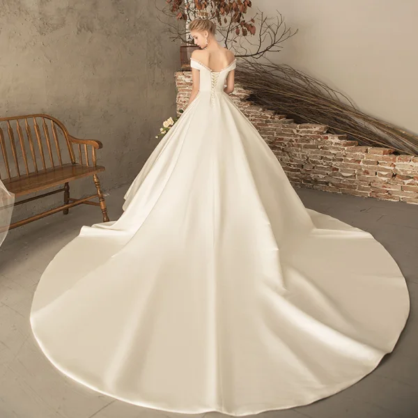 Elegant Ivory Wedding Dresses 2018 Ball Gown Buttons Off-The-Shoulder Backless Short Sleeve Cathedral Train Wedding