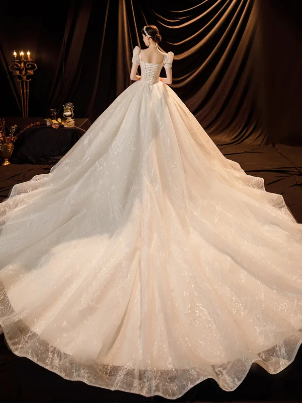Charmant Ivory / Creme Glanz Brautkleider / Hochzeitskleider 2021 Ballkleid Eckiger Ausschnitt Perlenstickerei Pailletten Spitze Blumen Kurze Ärmel Rückenfreies Königliche Schleppe Hochzeit