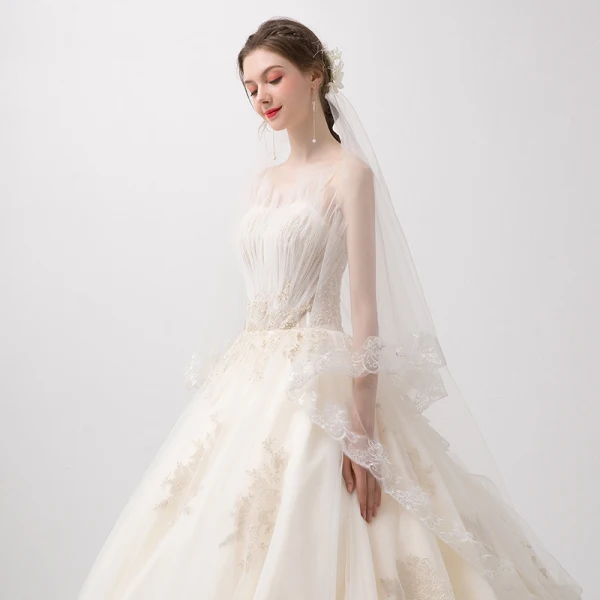 Élégant Champagne Robe De Mariée 2018 Robe Boule Perlage En Dentelle Fleur Paillettes Plissée Bretelles Spaghetti Dos Nu Sans Manches Chapel Train Mariage