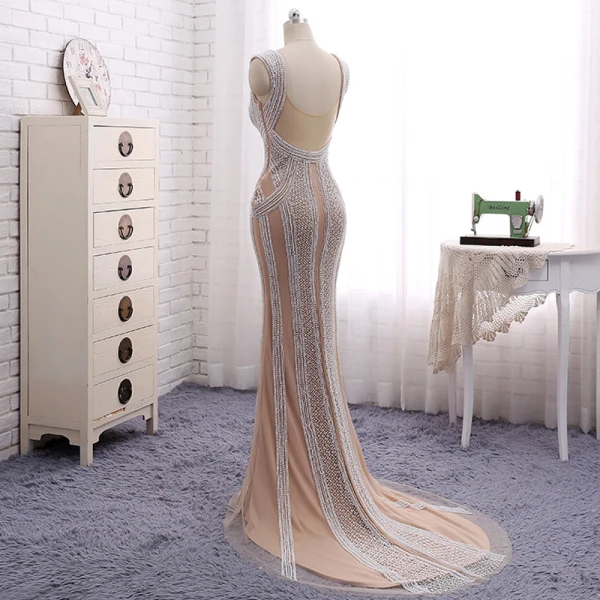 Amazing / Unique Champagne Evening Dresses 2017 Trumpet / Mermaid Beading Pearl V-Neck Backless Sleeveless Sweep Train Evening Party
