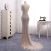 Unique Champagner Abendkleider 2017 Mermaid Perlenstickerei Perle V-Ausschnitt Rückenfreies Ärmellos Sweep / Pinsel Zug Abend