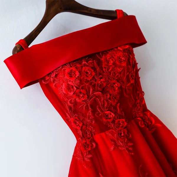 Chic / Belle Rouge de retour Robe De Graduation 2017 Princesse En Dentelle Fleur Fleurs Artificielles De l'épaule Bretelles croisées Dos Nu Sans Manches Courte