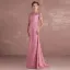 Chic / Belle Rose Bonbon Robe De Mère De Mariée 2018 Trompette / Sirène En Dentelle Fleur Encolure Dégagée Dos Nu Manches Courtes Longue Robe Pour Mariage