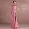 Chic / Beautiful Candy Pink Mother Of The Bride Dresses 2018 Trumpet / Mermaid Lace Flower Scoop Neck Backless Short Sleeve Floor-Length / Long Wedding Party Dresses