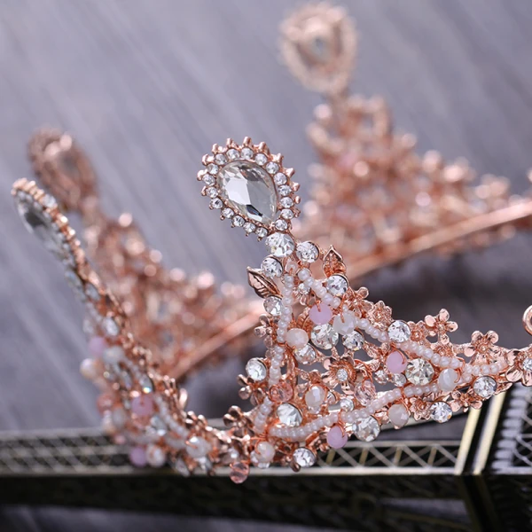 Schöne Pink Brautschmuck 2017 Metall Perlenstickerei Kristall Strass Hochzeit Ball Brautaccessoires