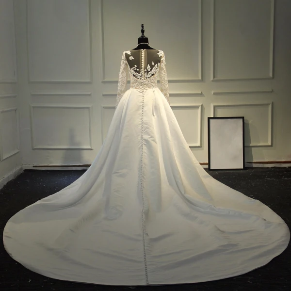 Élégant Robe De Mariée 2017 Princesse Encolure Dégagée Manches Longues Appliques En Dentelle Ivoire Satin Chapel Train
