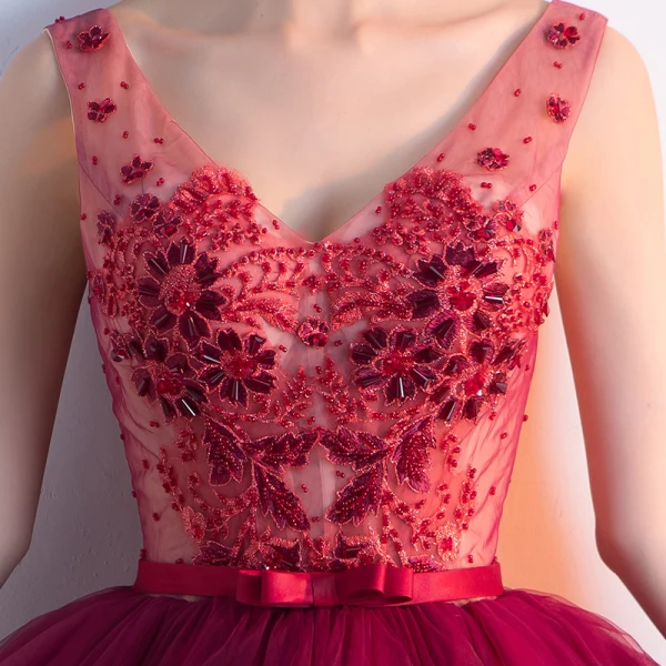 Chic / Beautiful Burgundy Cocktail Dresses 2017 A-Line / Princess V-Neck Lace Beading Appliques Backless Handmade Homecoming Cocktail Party Graduation Dresses