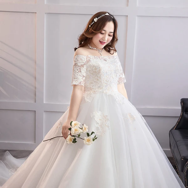 Klassisch Elegante Weiß Übergröße Brautkleider / Hochzeitskleider 2019 A Linie Spitze Tülle Applikationen Rückenfreies Bandeau Kapelle-Schleppe Hochzeit