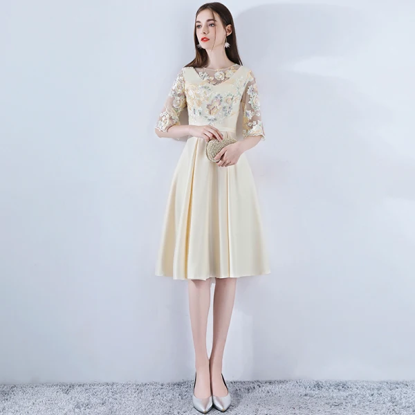 Classic Elegant Short Champagne Graduation Dresses 2018 A-Line / Princess U-Neck Charmeuse Embroidered Appliques Backless Homecoming Formal Dresses