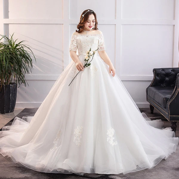 Klassisch Elegante Weiß Übergröße Brautkleider / Hochzeitskleider 2019 A Linie Spitze Tülle Applikationen Rückenfreies Bandeau Kapelle-Schleppe Hochzeit