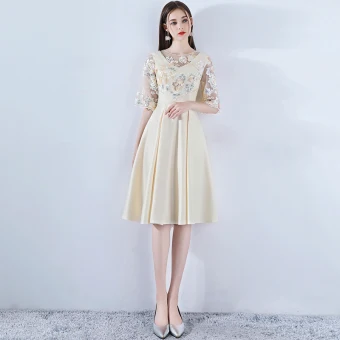 Classic Elegant Short Champagne Graduation Dresses 2018 A Line Princess U Neck Charmeuse Embroidered Appliques Backless Homecoming Formal Dresses