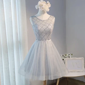 Chic Belle Gris Robe De Graduation 2017 De Retour U Cou Dentelle Dos Nu Perle Percé Robe De Ceremonie