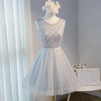 Chic Belle Gris Robe De Graduation 2017 De Retour U Cou Dentelle Dos Nu Perle Percé Robe De Ceremonie