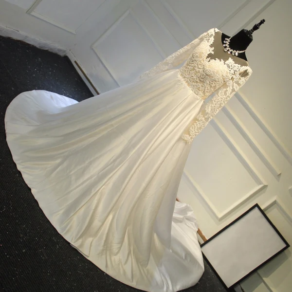 Élégant Robe De Mariée 2017 Princesse Encolure Dégagée Manches Longues Appliques En Dentelle Ivoire Satin Chapel Train