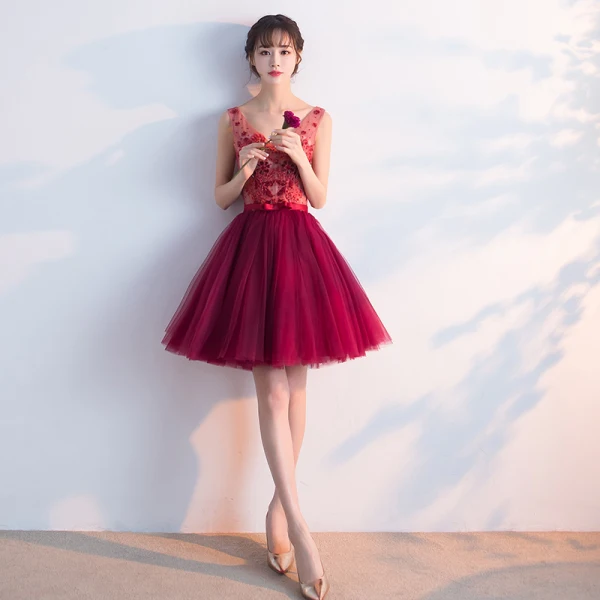 Chic / Beautiful Burgundy Cocktail Dresses 2017 A-Line / Princess V-Neck Lace Beading Appliques Backless Handmade Homecoming Cocktail Party Graduation Dresses