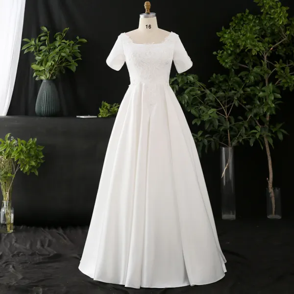 Modest / Simple White Plus Size Wedding Dresses 2020 A-Line / Princess Solid Color U-Neck Short Sleeve Handmade  Appliques Backless Beading Pearl Floor-Length / Long Wedding
