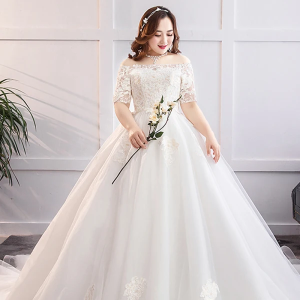 Klassisch Elegante Weiß Übergröße Brautkleider / Hochzeitskleider 2019 A Linie Spitze Tülle Applikationen Rückenfreies Bandeau Kapelle-Schleppe Hochzeit