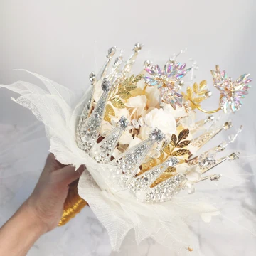 Étourdissant Accrocheuse Blanche Bouquet De Mariée 2020 Métal Tulle Appliques Perlage Cristal Faux Diamant Fait Main Mariage Promo Accessorize