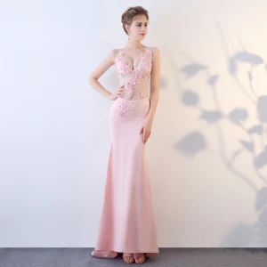 Sexy Blushing Pink See Through Evening Dresses 2018 Trumpet Mermaid V Neck Sleeveless Appliques Flower Rhinestone Beading Sweep Train Formal Dresses