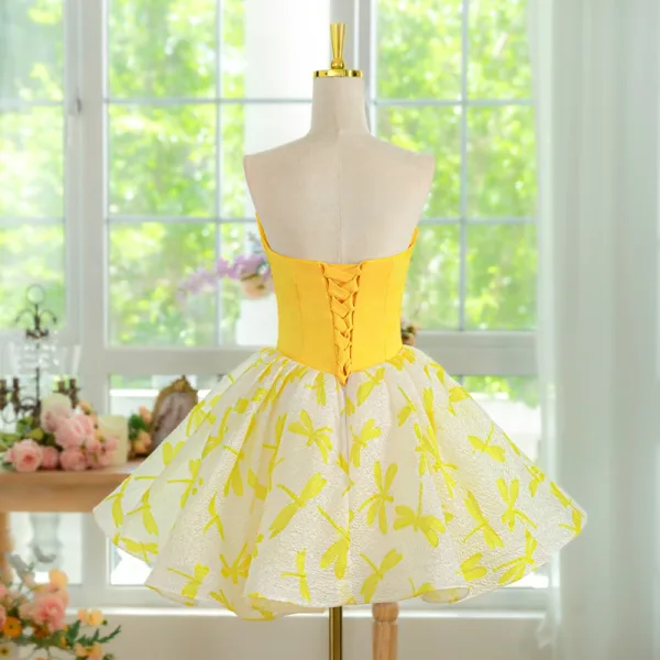 Chic / Belle Jaune Courte de retour Robe De Fête 2024 Robe De Graduation Bustier Sans Manches Dos Nu Tulle