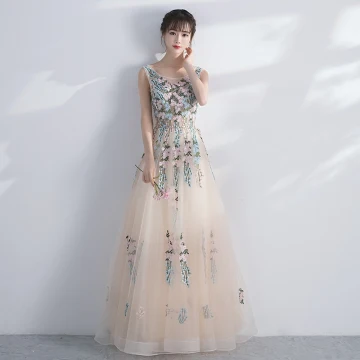 Unique Robe De Bal 2017 Champagne Princesse Longue Encolure Dégagée Sans Manches Dos Nu Appliques Fleur Robe De Ceremonie