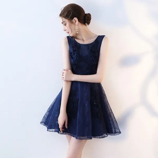 Chic / Beautiful Homecoming Graduation Dresses 2017 Royal Blue Short A-Line / Princess Scoop Neck Sleeveless Lace Flower Appliques Pearl Formal Dresses