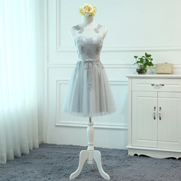 Chic / Belle Gris Transparentes Robe Demoiselle D'honneur 2018 Princesse Encolure Dégagée Sans Manches Appliques En Dentelle Noeud Ceinture Volants Dos Nu Robe Pour Mariage