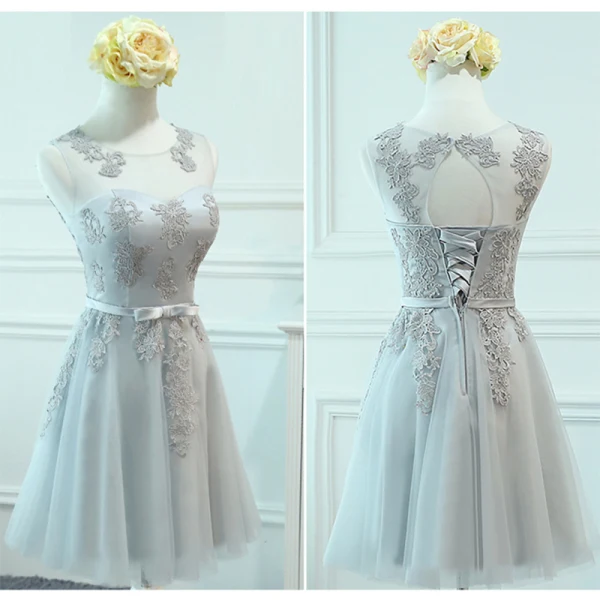 Chic / Belle Gris Transparentes Robe Demoiselle D'honneur 2018 Princesse Encolure Dégagée Sans Manches Appliques En Dentelle Noeud Ceinture Volants Dos Nu Robe Pour Mariage