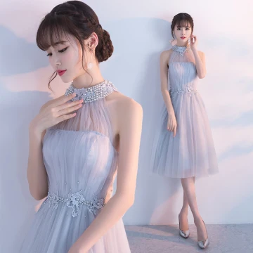 Moderne Mode De Retour Robe De Graduation 2017 Gris Princesse Mi Longues Col Haut Perle Sans Manches Dos Nu Appliques Fleur Robe De Ceremonie