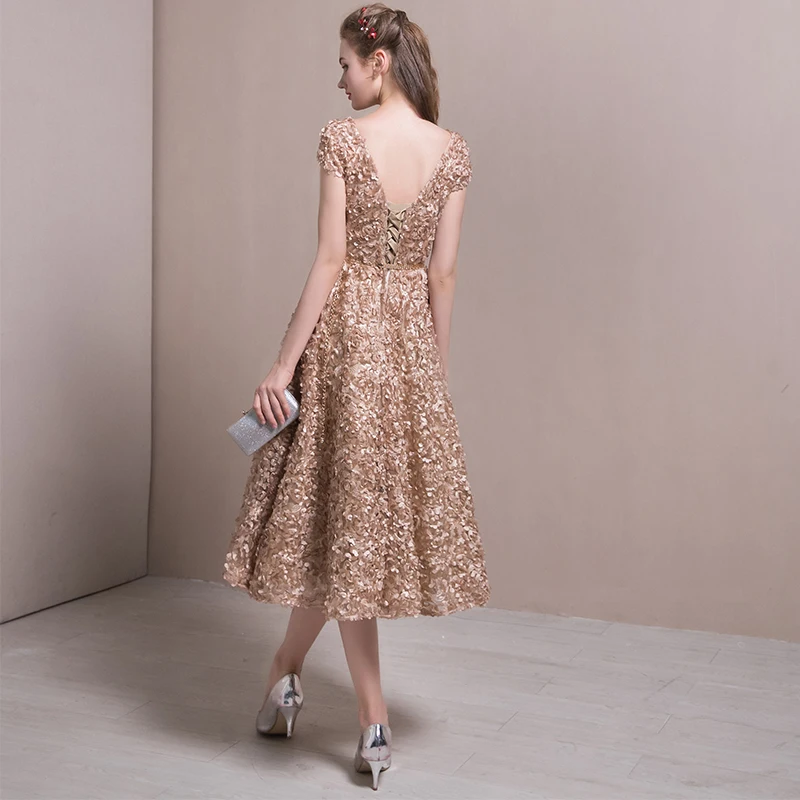 Chic / Beautiful Homecoming Graduation Dresses 2017 Champagne A-Line / Princess Tea-length Scoop Neck Short Sleeve Backless Appliques Flower Metal
