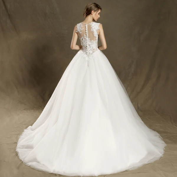 Modern / Fashion Church Wedding Dresses 2017 White Ball Gown Chapel Train Scoop Neck Sleeveless Pierced Lace Appliques