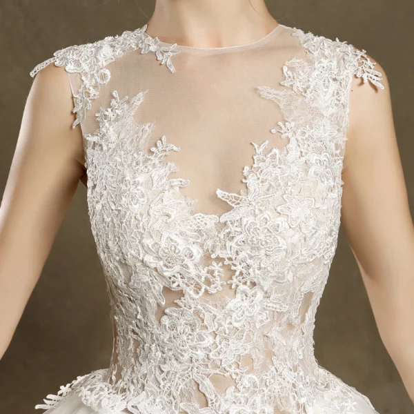 Modern / Fashion Church Wedding Dresses 2017 White Ball Gown Chapel Train Scoop Neck Sleeveless Pierced Lace Appliques