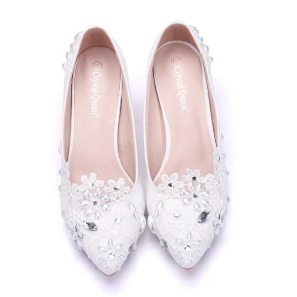 Elegante Witte Rhinestone Kant Bloem Lage Hak Bruidsschoenen 2025 3 cm Naaldhakken / Stiletto Spitse Neus Huwelijk Pumps Hoge Hakken