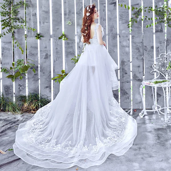 Schöne Strand Brautkleider / Hochzeitskleider 2017 A Linie Asymmetrisch V-Ausschnitt Ärmellos Rückenfreies Spitze Applikationen