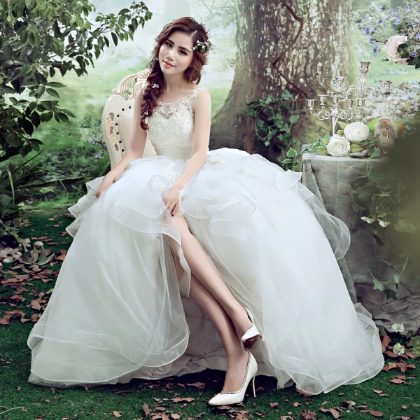 Chic / Beautiful Outdoor / Garden Wedding Dresses 2017 White Ball Gown Floor-Length / Long Scoop Neck Sleeveless Backless Pierced Lace Appliques Beading Pearl Sequins