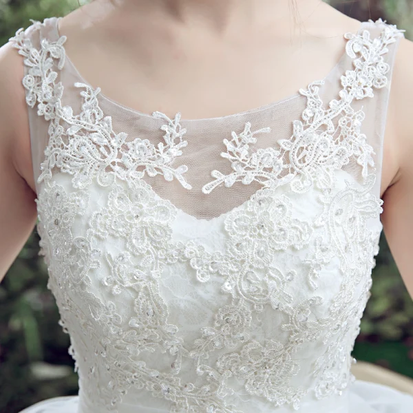 Chic / Beautiful Outdoor / Garden Wedding Dresses 2017 White Ball Gown Floor-Length / Long Scoop Neck Sleeveless Backless Pierced Lace Appliques Beading Pearl Sequins