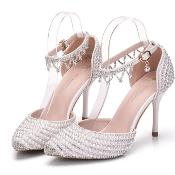 Charmant Blanche Faux Diamant Perle Chaussure De Mariée 2025 Bride Cheville 9 Cm Talons Aiguilles À Bout Pointu Mariage Talons Hauts