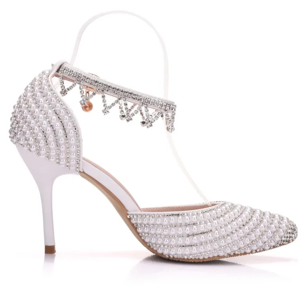 Charmant Weiß Strass Perle Knöchelriemen Brautschuhe 2025 9 cm Stilettos Spitzschuh Hochzeit Hochhackige