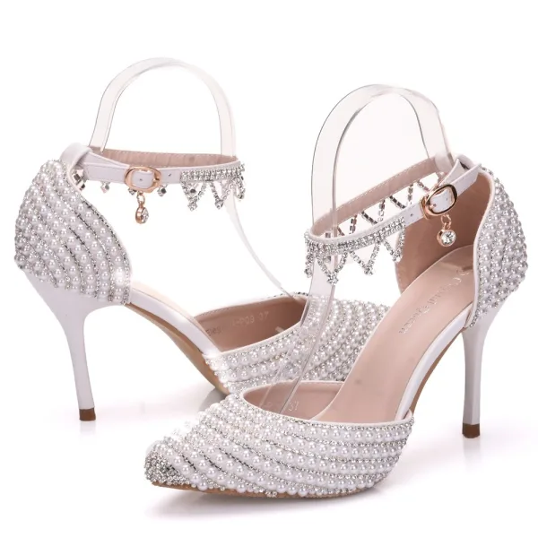 Charmant Weiß Strass Perle Brautschuhe 2025 Knöchelriemen 9 cm Stilettos Spitzschuh Hochzeit Hochhackige