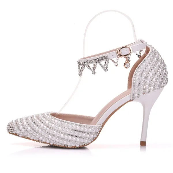 Charmant Weiß Strass Perle Brautschuhe 2025 Knöchelriemen 9 cm Stilettos Spitzschuh Hochzeit Hochhackige