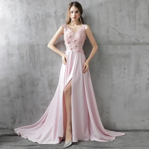Mote Selskapskjoler 2017 Rødmende Rosa Prinsesse Domstol Tog Gripende Ruffles Fendue Devant V Hals Uten Ermer Ryggløse Krystall Paljetter Appliques Blomst Formelle Kjoler