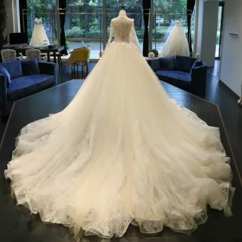 Classique Chic Belle Salle Église Robe De Mariée 2017 En Dentelle Appliques Dos Nu Encolure Dégagée Manches Longues Cathedral Train Blanche Robe Boule