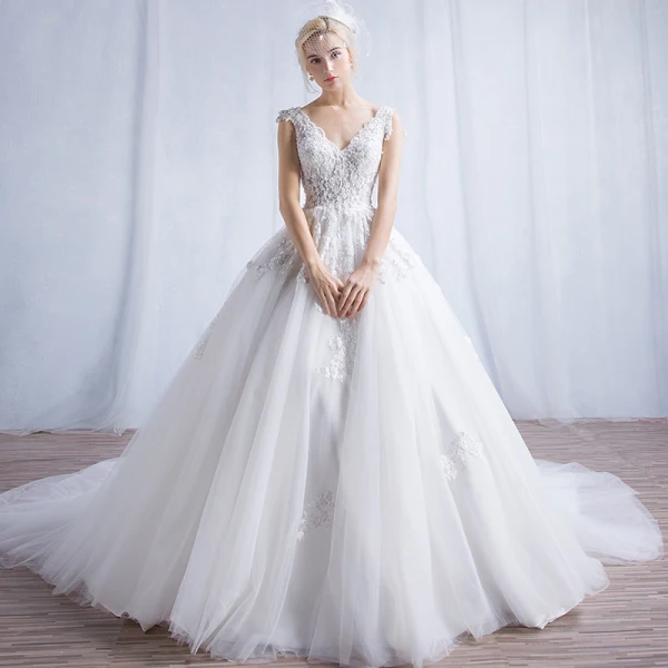 Classic Chic / Beautiful Church Hall Wedding Dresses 2017 Lace Appliques V-Neck Sleeveless Backless Cathedral Train White Ball Gown