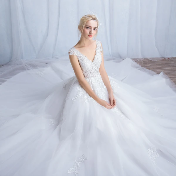 Classic Chic / Beautiful Church Hall Wedding Dresses 2017 Lace Appliques V-Neck Sleeveless Backless Cathedral Train White Ball Gown