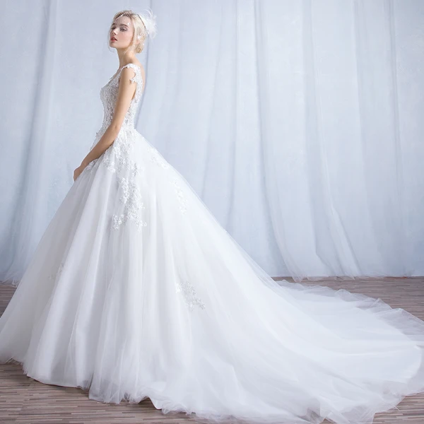 Classic Chic / Beautiful Church Hall Wedding Dresses 2017 Lace Appliques V-Neck Sleeveless Backless Cathedral Train White Ball Gown