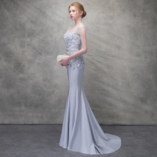 Chic / Belle Gris Robe De Soirée 2017 Trompette / Sirène En Dentelle Fleur Perlage Noeud Paillettes V-Cou Dos Nu Sans Manches Train De Balayage Robe De Ceremonie
