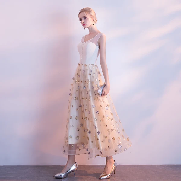 Élégant Champagne de retour Robe De Graduation 2017 Princesse Étoile V-Cou Dos Nu Sans Manches Thé Longueur Robe De Ceremonie