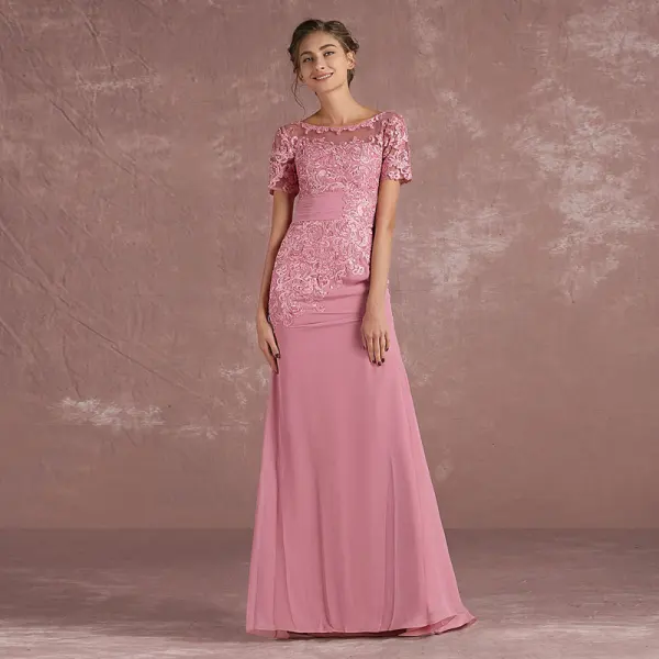 Chic / Belle Rose Bonbon Robe De Mère De Mariée 2018 Trompette / Sirène En Dentelle Fleur Encolure Dégagée Dos Nu Manches Courtes Longue Robe Pour Mariage