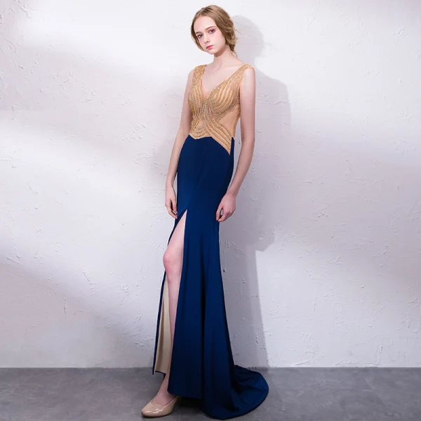 Sexy Marineblau Abendkleider 2018 Mermaid Strass V-Ausschnitt Rückenfreies Ärmellos Sweep / Pinsel Zug Festliche Kleider