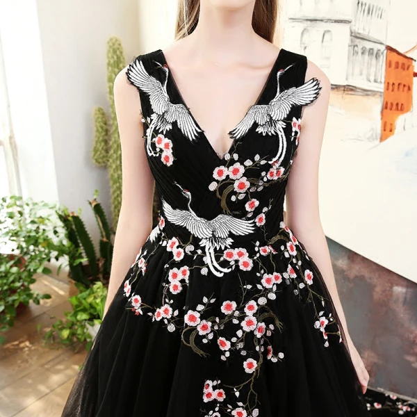 Chic / Beautiful Black Prom Dresses 2018 A-Line / Princess Embroidered V-Neck Backless Sleeveless Court Train Formal Dresses